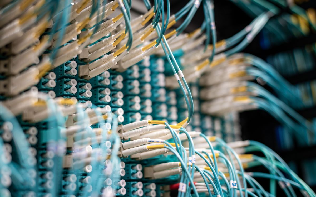 Fibre patch cables in a server rack